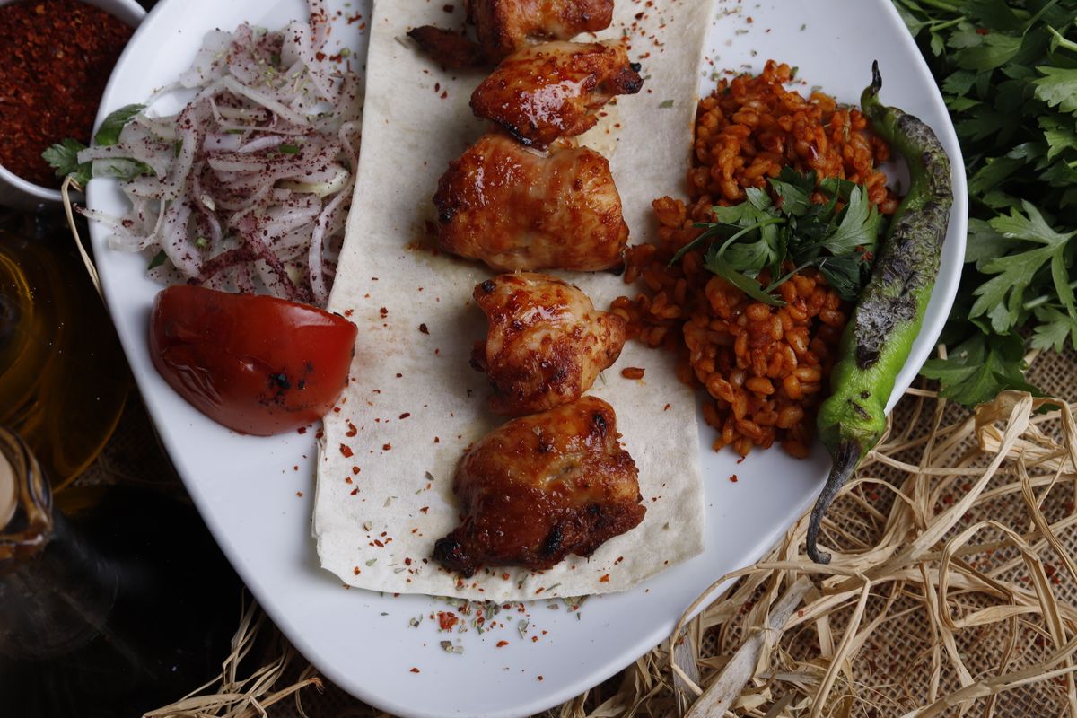 Izgara tavuk but parçaları