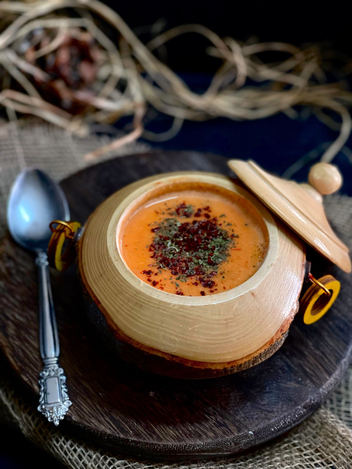 Sıcak mercimek çorbası